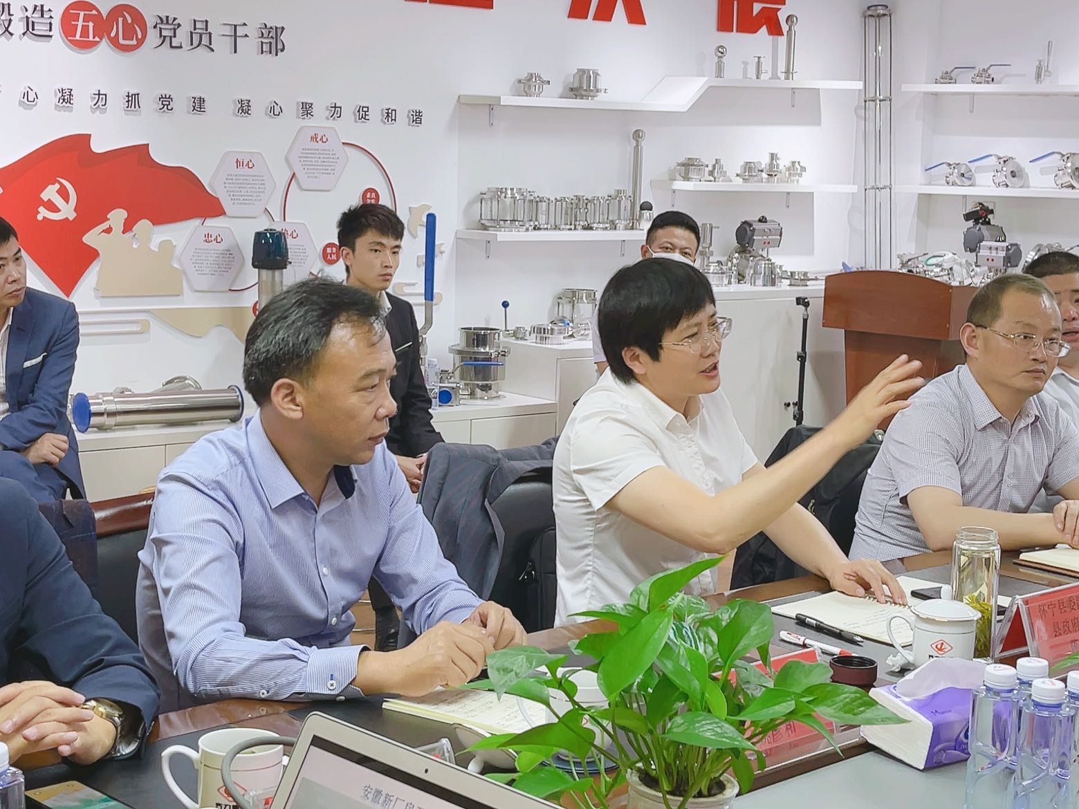 The head of Huaining County, Anhui Province--Chen Hong and other leaders visited the Wenzhou headquarters of Qili Group
